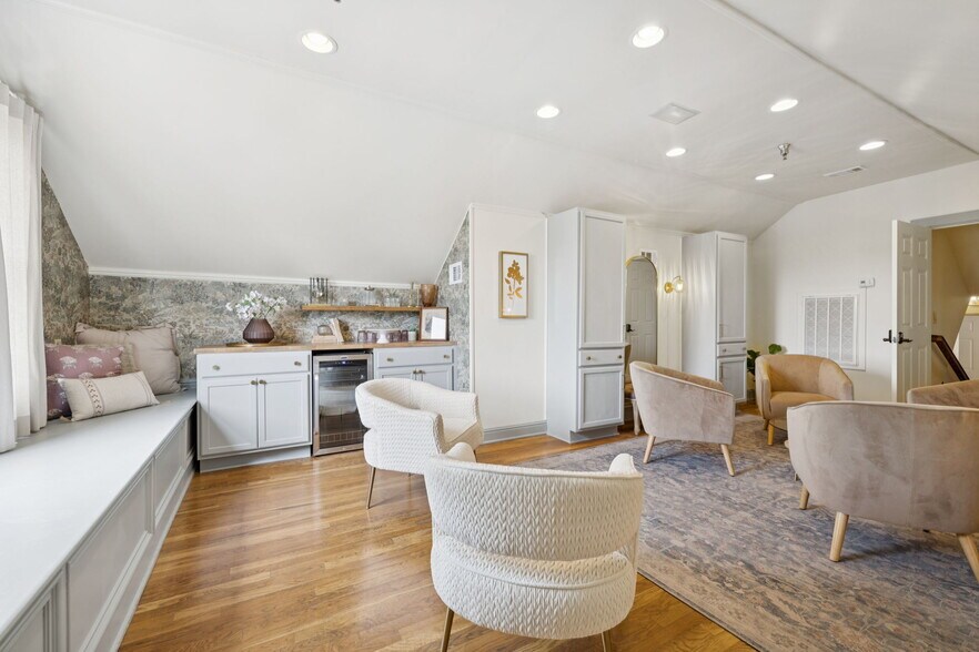 More Photos Of 108 Bridge St, Franklin Storefront For Sale