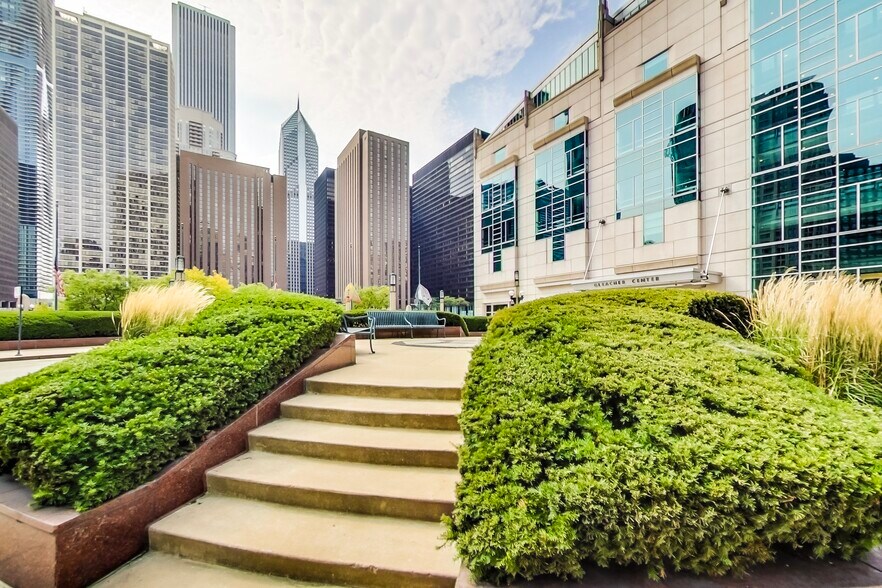 More Photos Of 455 N Cityfront Plaza Dr, Chicago Office For Lease