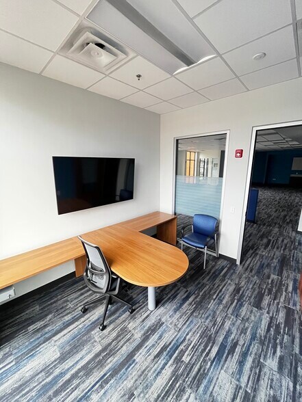 More Photos Of 100 N Dean Rd, Orlando Unknown For Lease