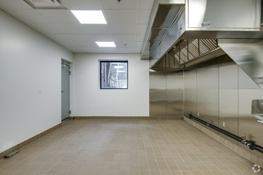 More Photos Of 733-737 N Milwaukee St, Milwaukee Restaurant For Lease