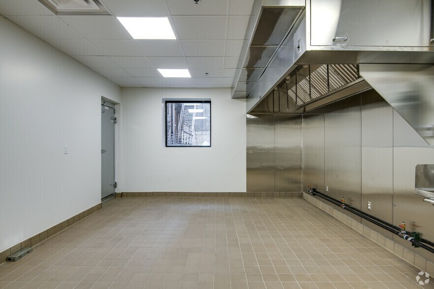 More Photos Of 733-737 N Milwaukee St, Milwaukee Restaurant For Lease