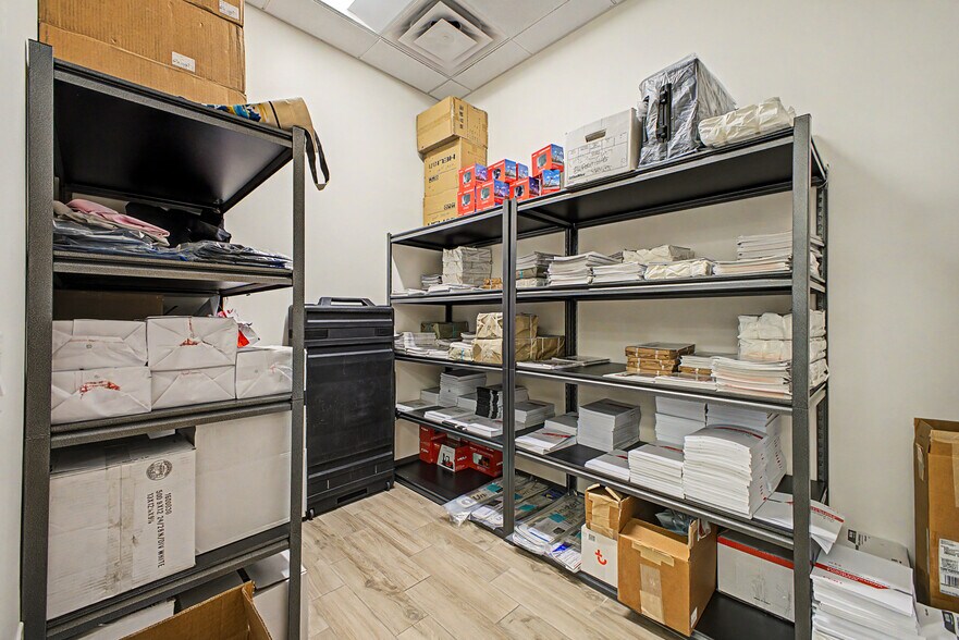 More Photos Of 230 N 48th Ave, Phoenix Manufacturing For Lease
