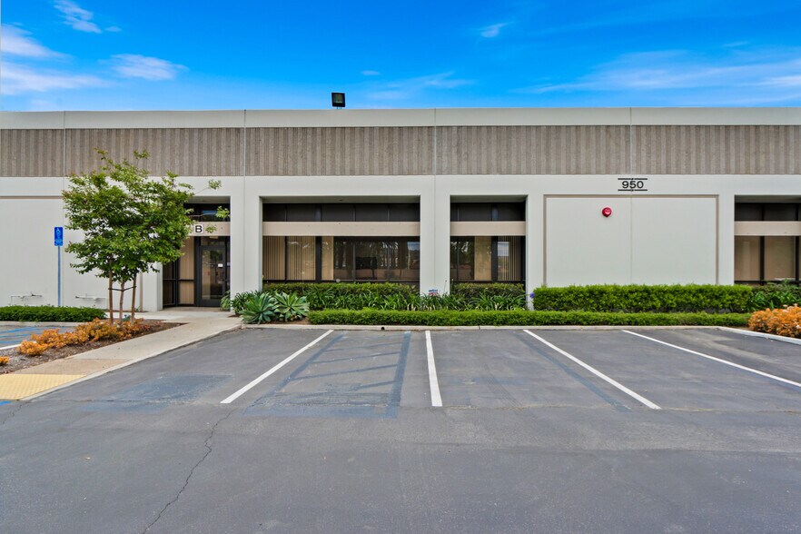 More Photos Of 950 W Central Ave, Brea Manufacturing For Sale