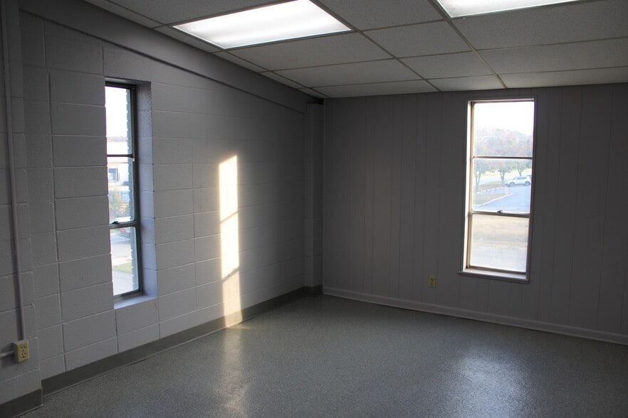 More Photos Of 6112 Patterson Rd, Little Rock Light Distribution For Sale