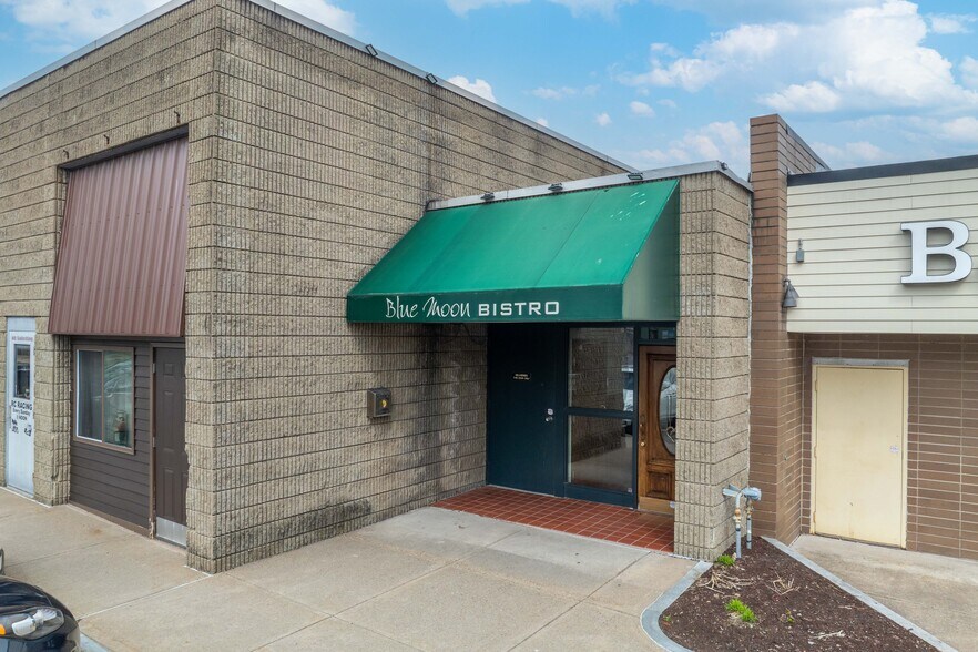 More Photos Of 122 Cayuga St, Fulton Restaurant For Sale