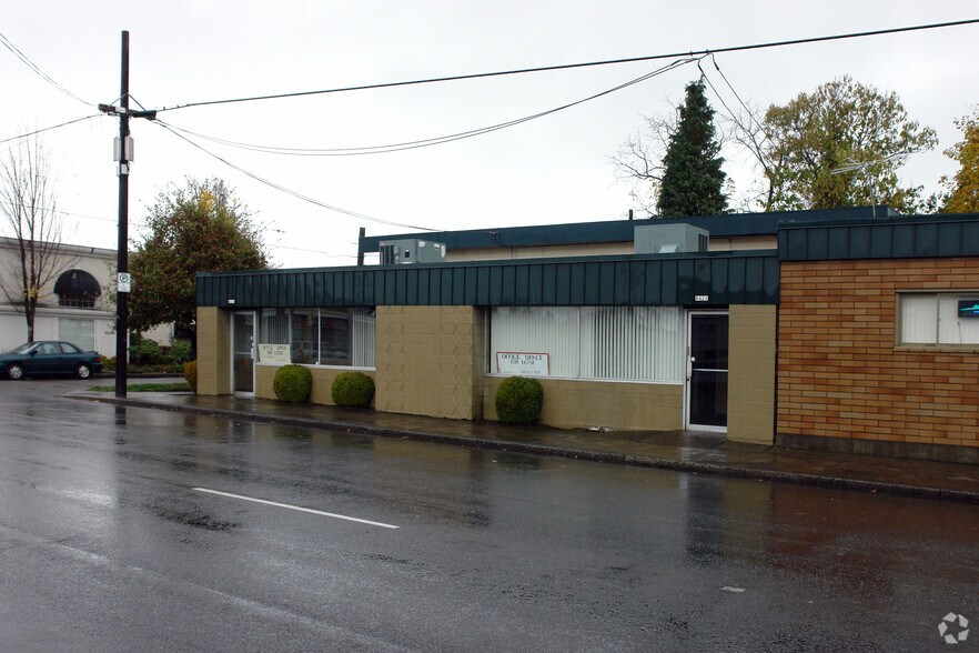 More Photos Of 8419-8423 SE Stark St, Portland Office For Lease