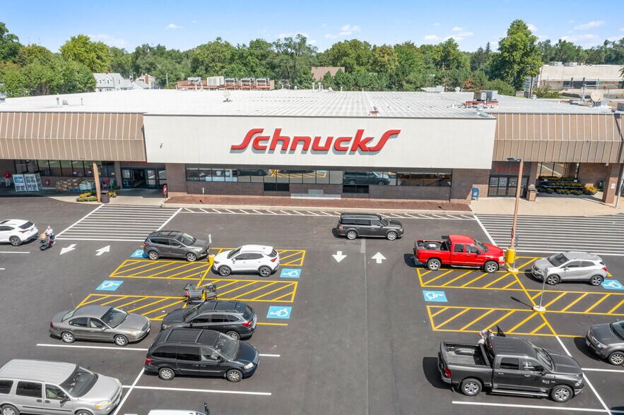 More Photos Of 1001 Court St, Pekin General Retail For Sale