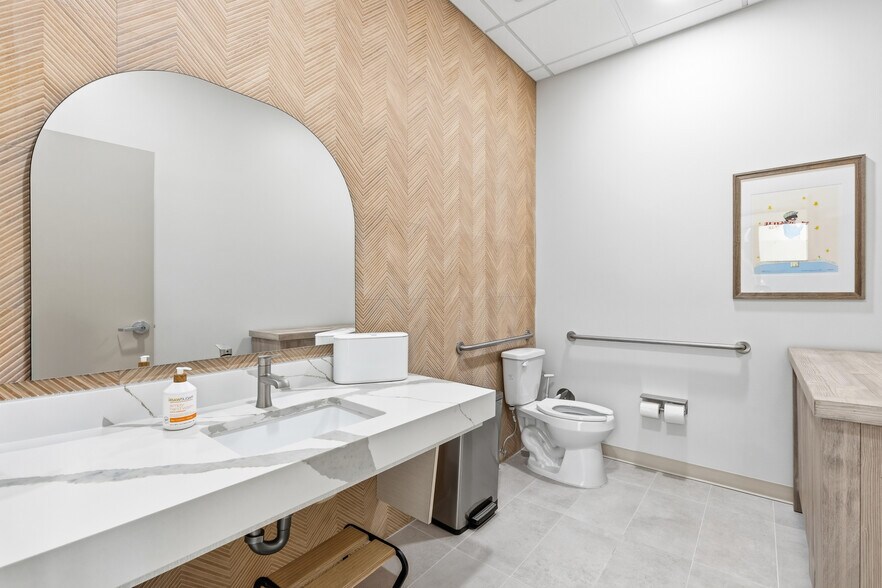More Photos Of 13341 W Highway 290, Austin Medical For Sale
