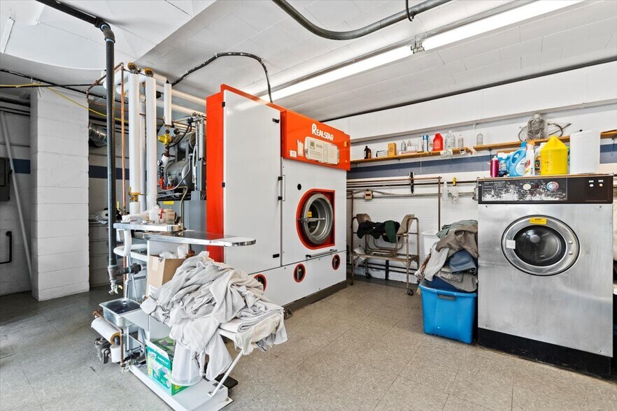 More Photos Of 256 Benmont Ave, Bennington Freestanding For Sale