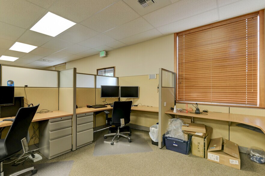 More Photos Of 2102 Carriage St SW, Olympia Office For Sale