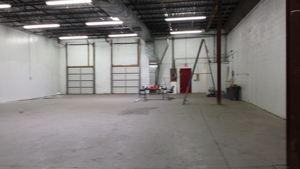 More Photos Of 8000-8032 Fernham Ln, Forestville Warehouse For Lease