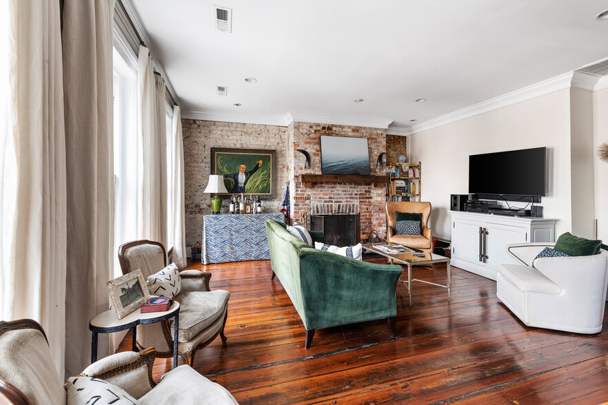 More Photos Of 21 Broad St, Charleston Storefront Retail Residential For Sale