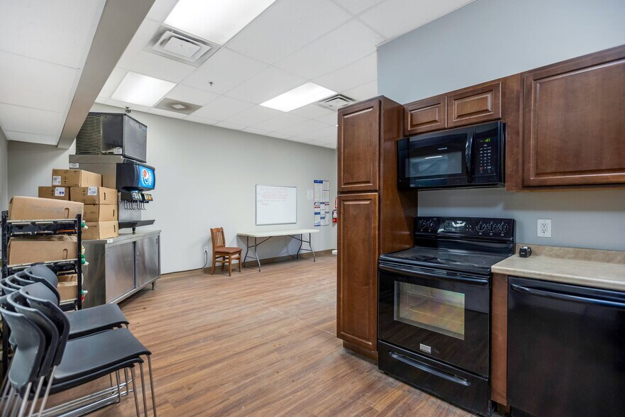 More Photos Of 808 Rhoads Ave, Columbus Warehouse For Sale