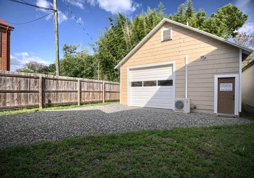 More Photos Of 55 Cross St, Urbanna General Retail For Sale