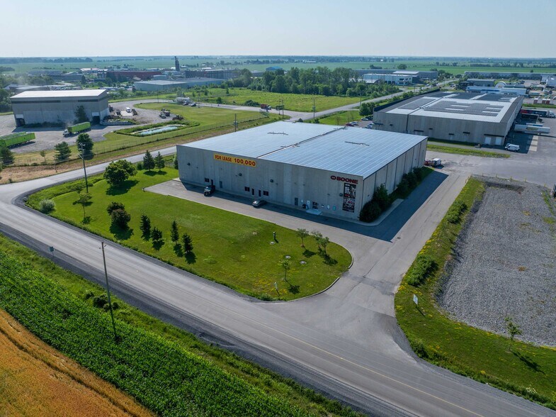 More Photos Of 832 Burton Rd, Ottawa Warehouse For Lease