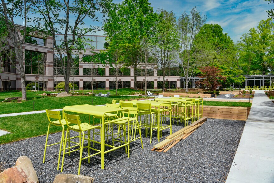 More Photos Of 800 Parc Pt, Alpharetta Unknown For Lease