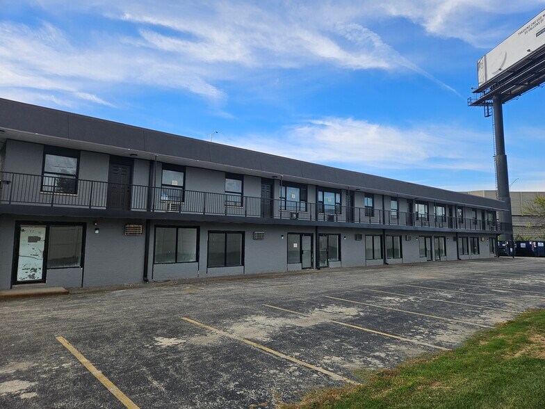 More Photos Of 8646 S Roberts Rd, Justice Storefront Retail Residential For Lease