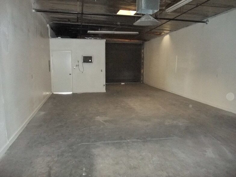 More Photos Of 3134 W Lewis Ave, Phoenix Warehouse For Lease