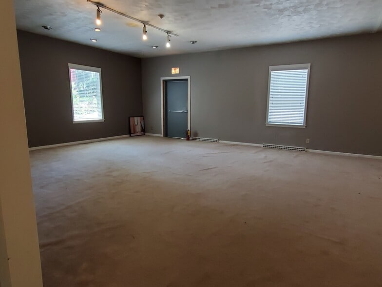 More Photos Of 1301 Colegate Dr, Marietta Freestanding For Lease