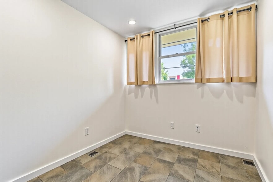 More Photos Of 601 Mary Lake Dr, Bryan Office Residential For Lease