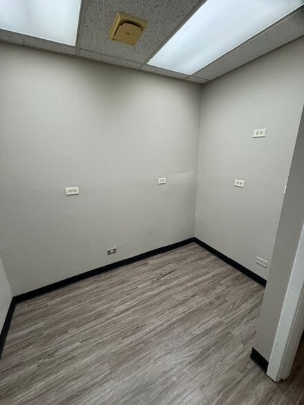 More Photos Of 4260 Westbrook Dr, Aurora Loft Creative Space For Lease