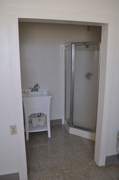 More Photos Of 1842 23rd St, San Pablo Loft Creative Space For Sale