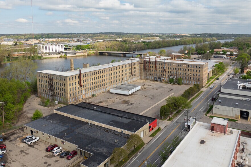 More Photos Of 1661 Monroe Ave NW, Grand Rapids Manufacturing For Sale