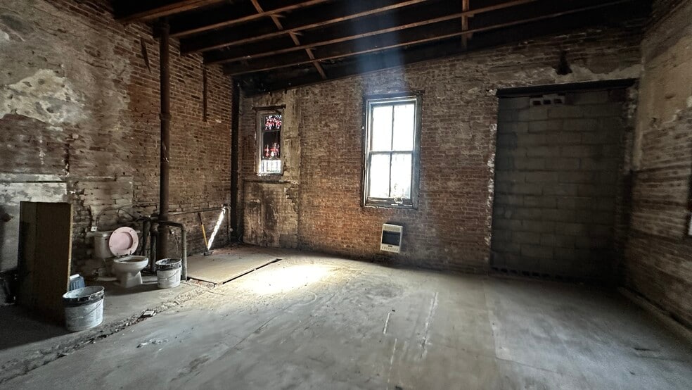 More Photos Of 67-11 Fresh Pond Rd, Ridgewood Storefront Retail Residential For Lease