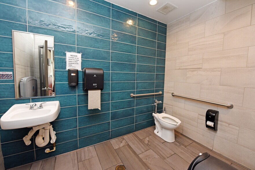 More Photos Of 212 Highland Pky, Ellijay Fast Food For Lease