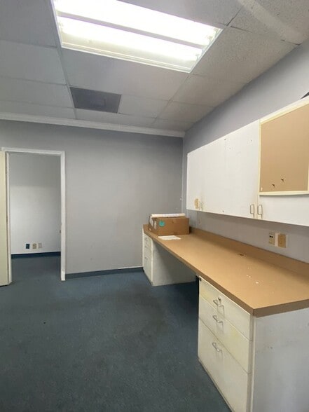 More Photos Of 2670 Highway 35 Byp S, Alvin Office For Sale