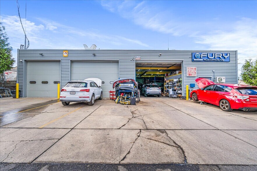 Primary Photo Of 15 Windsor Ct, Mineola Warehouse For Sale