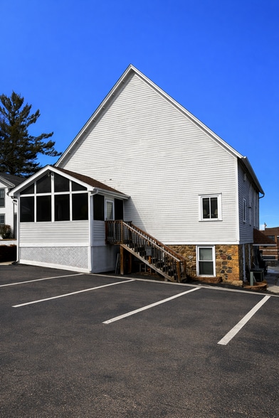 More Photos Of 205 W Main St, West Dundee Office For Sale