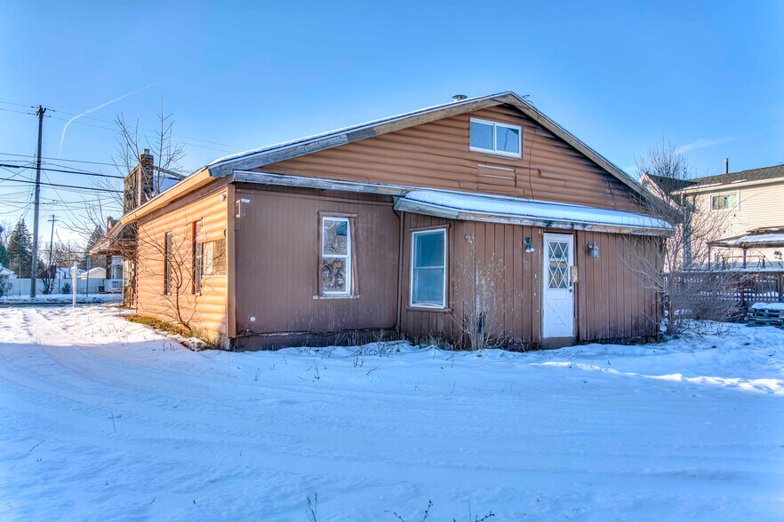 More Photos Of 1011 Lansing Ave, Jackson Storefront For Sale