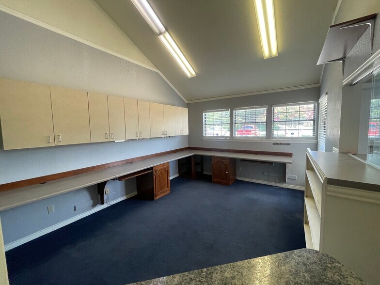 More Photos Of 4234 N Interstate 35, Denton Medical For Sale