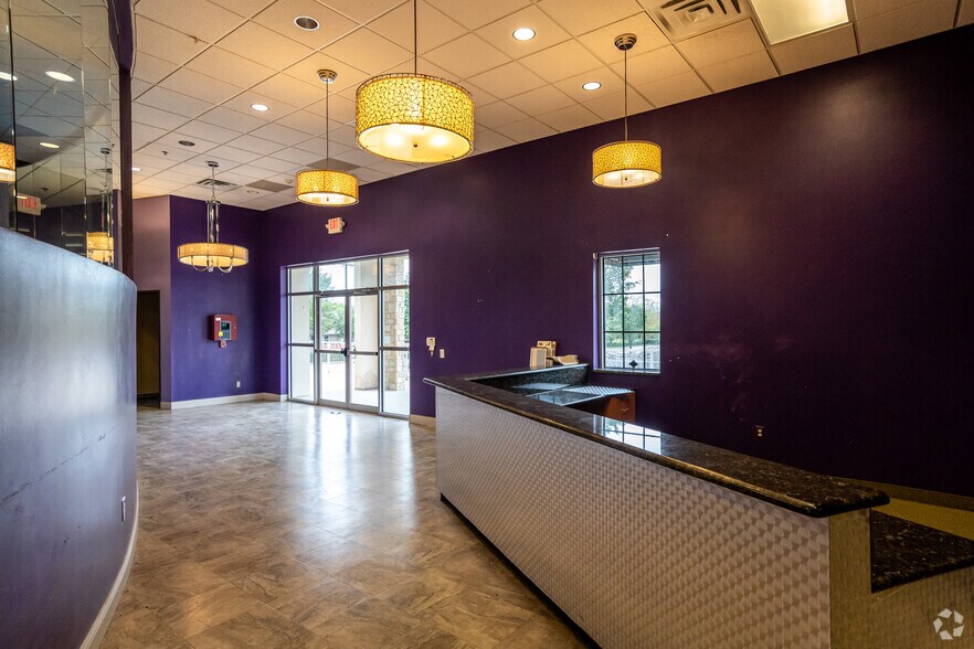 More Photos Of 202-204 N Dooley St, Grapevine Medical For Sale