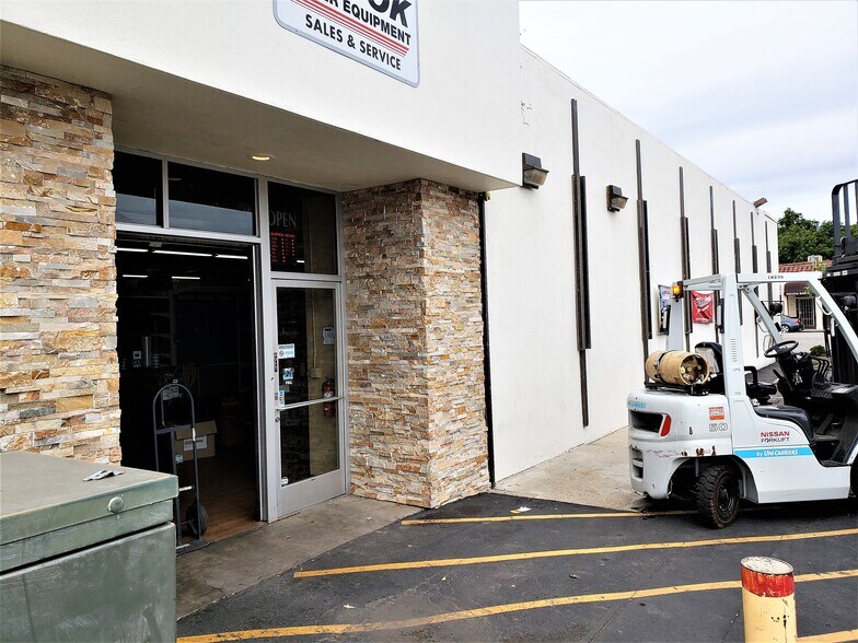 More Photos Of 5777 Hollister Ave, Goleta Storefront For Lease