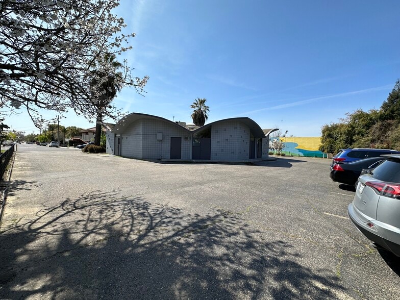 More Photos Of 316 W F St, Oakdale Storefront Retail Office For Lease