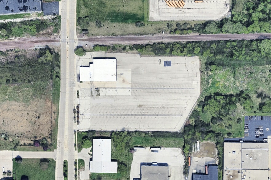 More Photos Of 6242 N 64th St, Milwaukee Truck Terminal For Lease