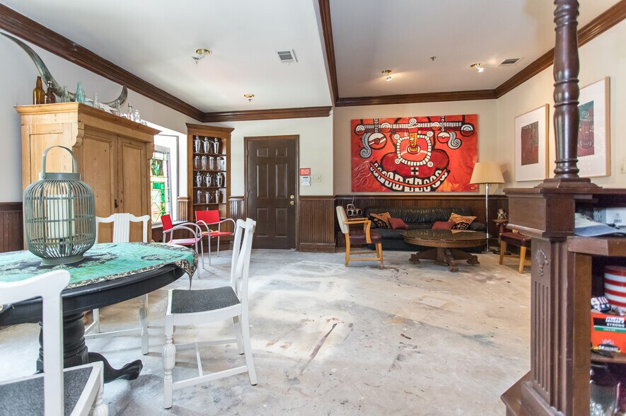 More Photos Of 4821 Broadway St, Addison Office For Sale