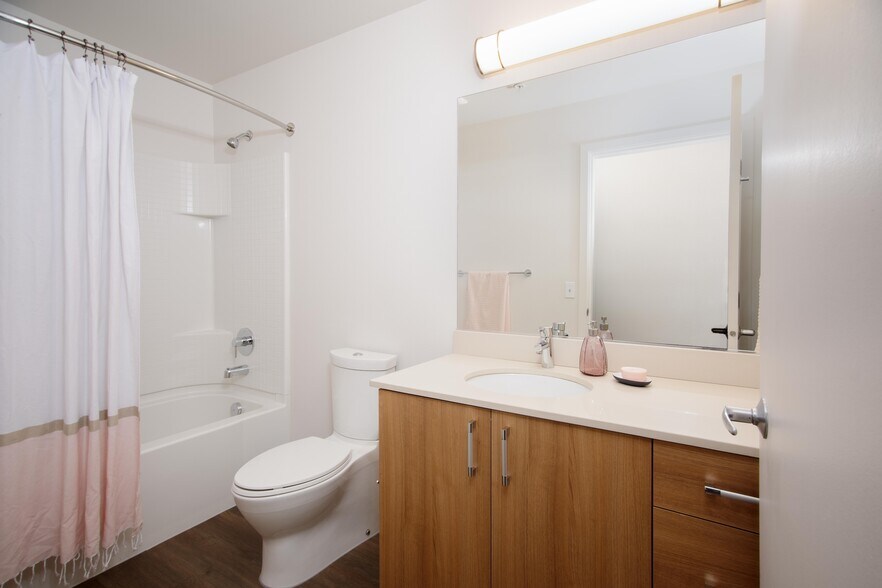 More Photos Of 1650 NW 23rd Ave, Portland Apartments For Lease