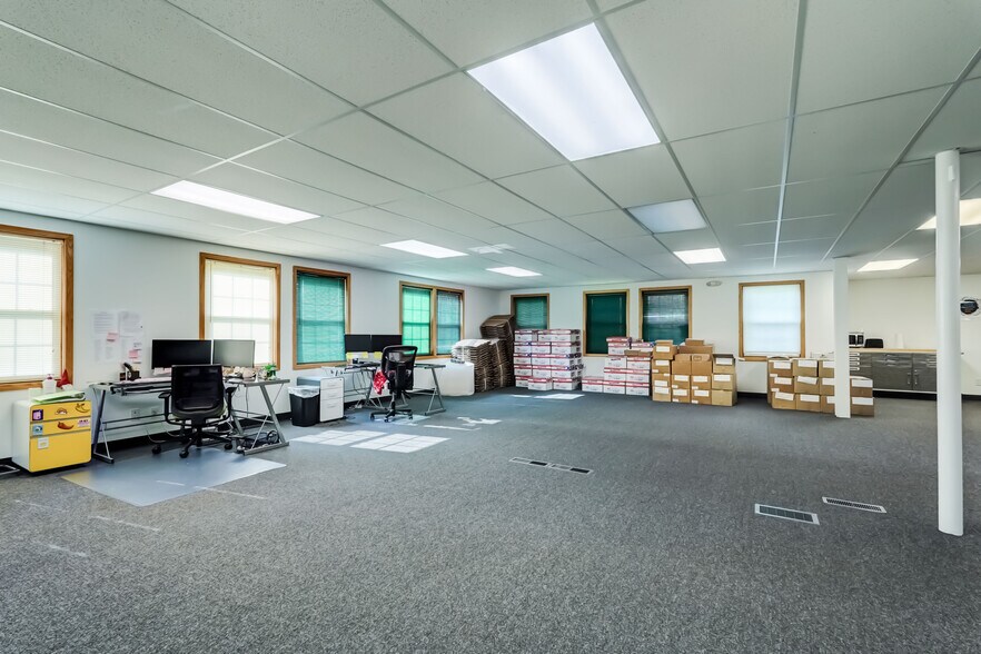 More Photos Of 1625 Rochester Rd, Farmington Office For Sale