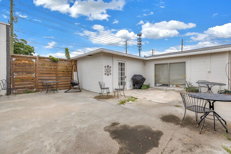 More Photos Of 559 49th St S, Saint Petersburg Storefront For Lease