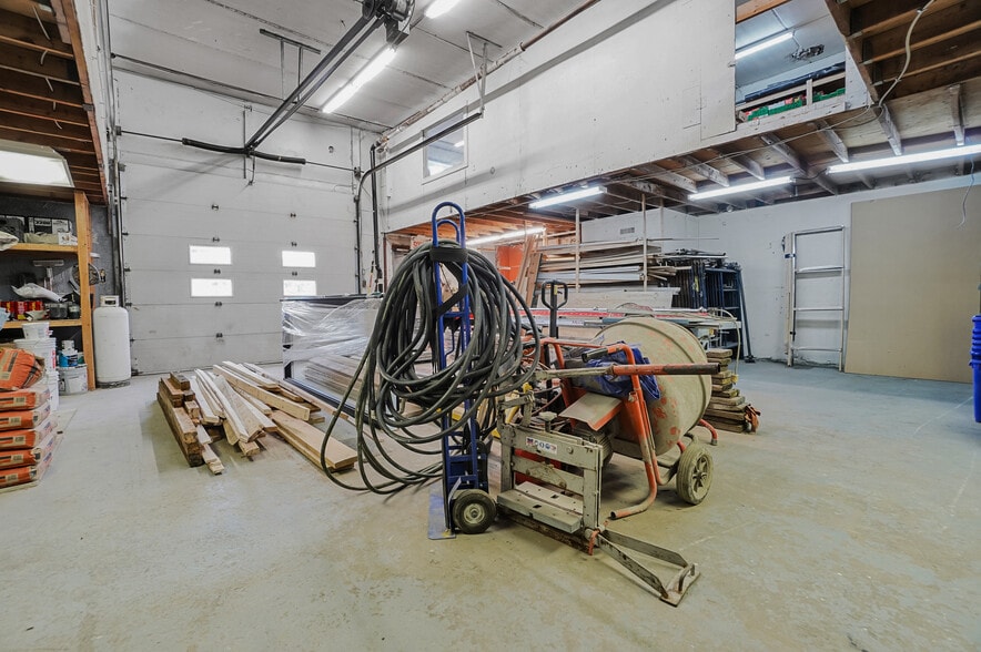 More Photos Of 1335 Boul Sainte-Foy, Longueuil Freestanding For Sale