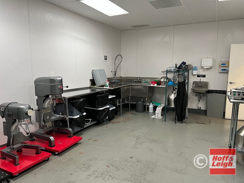 More Photos Of 9780 E Girard Ave, Denver Showroom For Lease