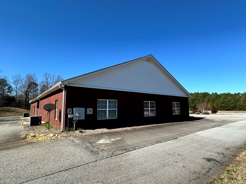 More Photos Of 135 Midway Dr, Cornelia Medical For Sale