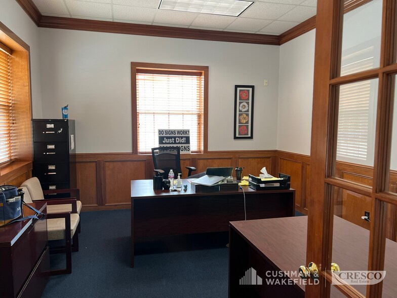 More Photos Of 33370-33388 Liberty Pky, North Ridgeville Light Distribution For Sale