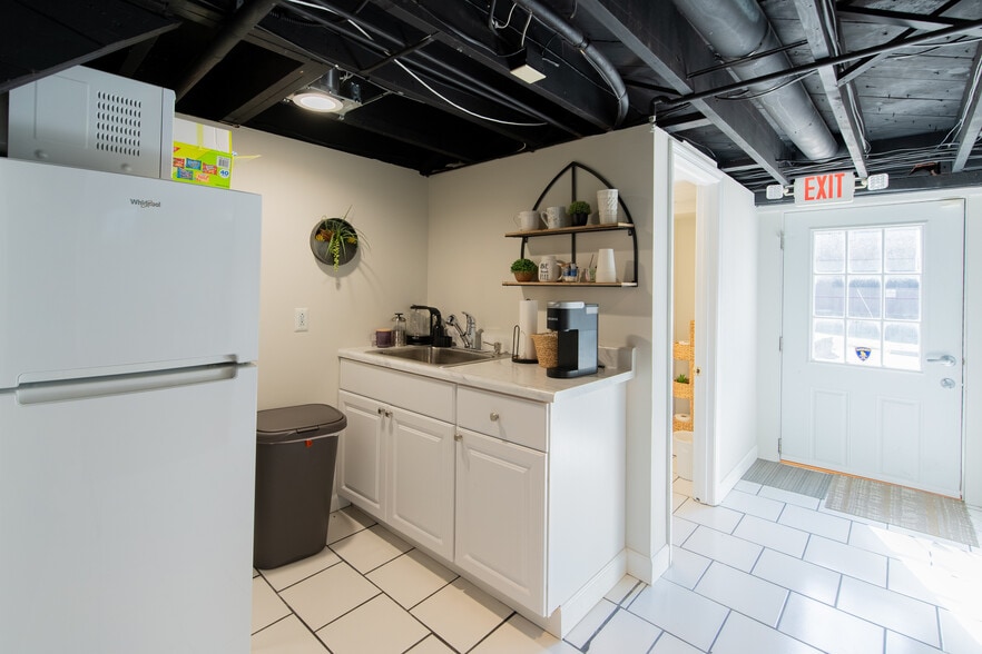 More Photos Of 4154 Crescent Dr, Saint Louis Office For Sale