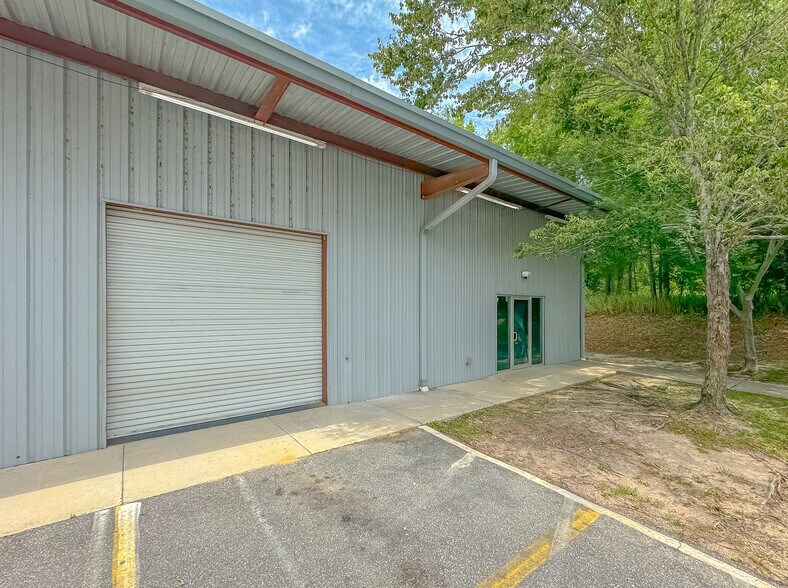 More Photos Of 3944 Northwest Passage, Tallahassee Warehouse For Lease
