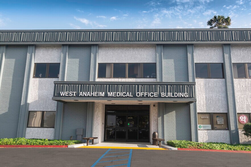 More Photos Of 3055 W Orange Ave, Anaheim Medical For Lease
