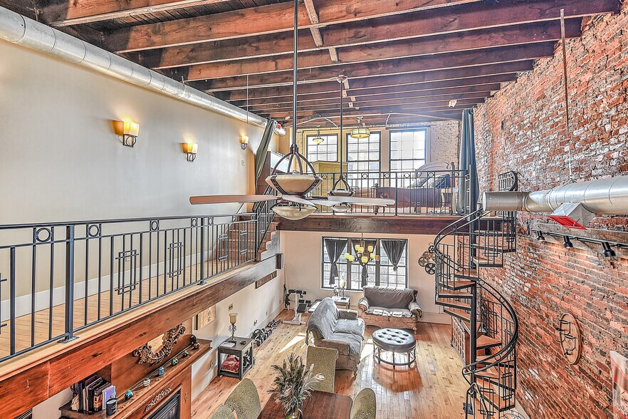 More Photos Of 529 State St, Bristol Storefront Retail Office For Sale